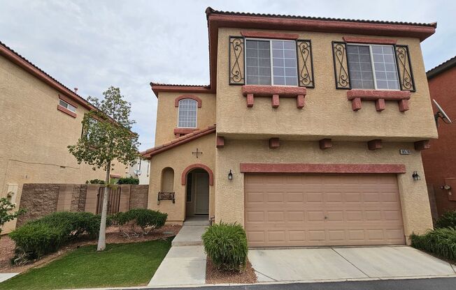 GORGEOUS HOME NEAR BLUE DIAMOND & DECATUR!!!!