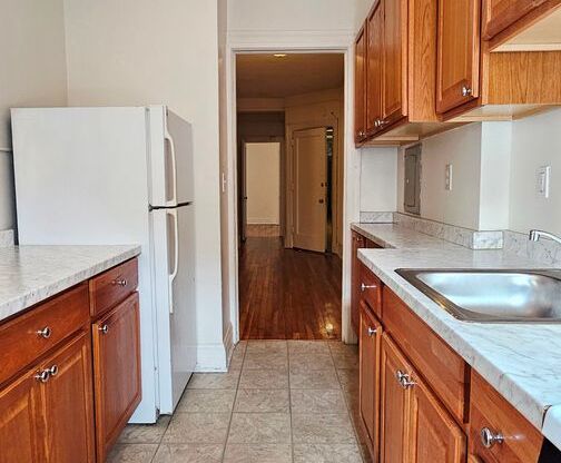 2 beds, 2 baths, 775 sqft, $1,975, Unit 210