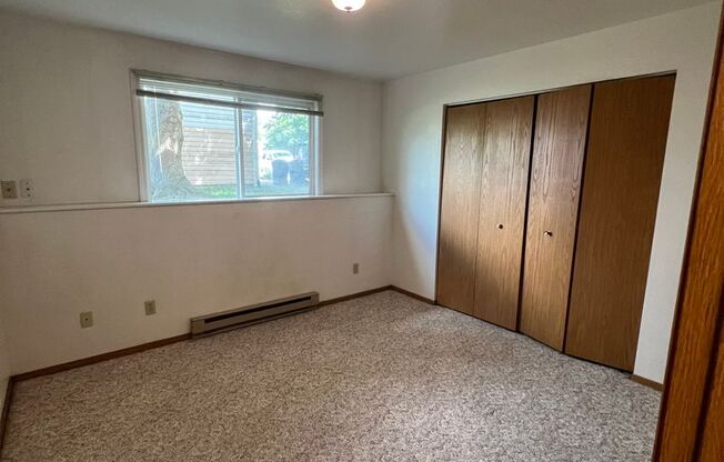 2 beds, 1 bath, $1,195, Unit D