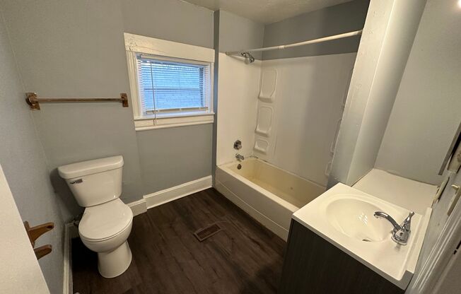 3 beds, 1 bath, $1,000