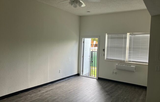 Studio, 1 bath, 300 sqft, $1,525, Unit 5