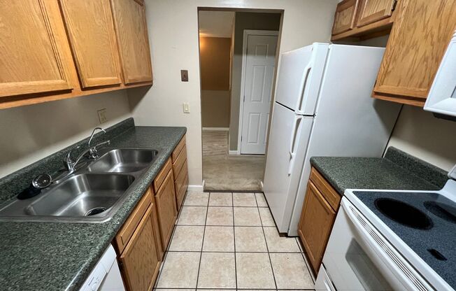 1 bed, 1 bath, $950, Unit apt 17