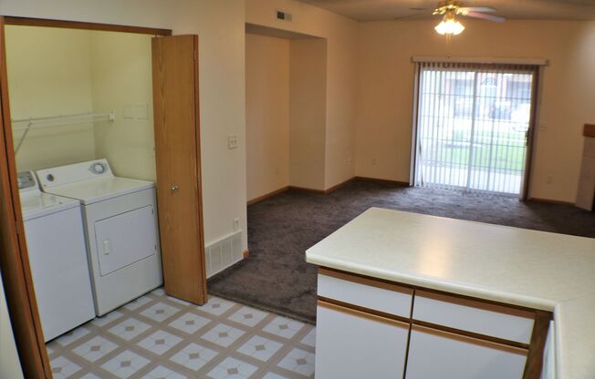 2 beds, 1 bath, $1,195