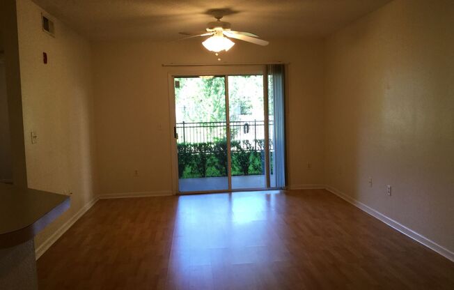 2/2-East Orlando/Waterford Lakes Condo