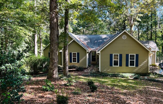 Beautiful 4 bedroom, 3 full bath home on a finished basement in Newnan! Must see!