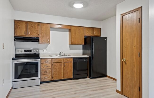 1 bed, 1 bath, 640 sqft, $825, Unit 400 - 3