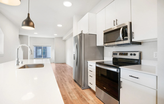 3 beds, 2 baths, 1,871 sqft, $2,880, Unit H-C