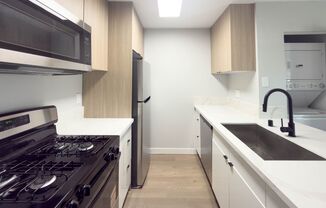 1400 Venice Blvd.- Modern Living in the Heart of Venice – Renovated 2 Bedroom Units