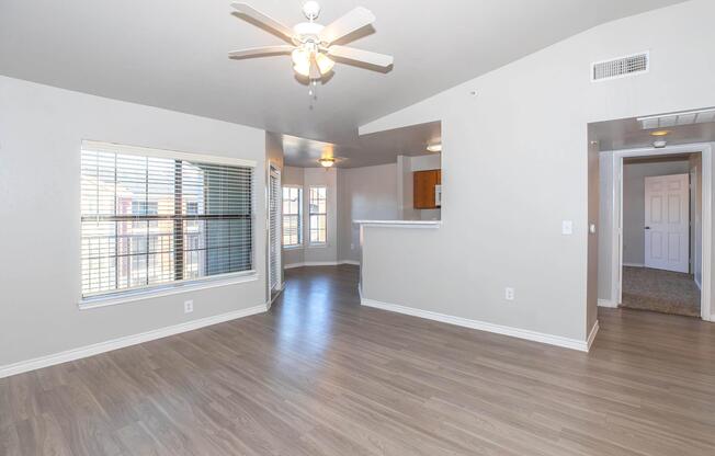 1 bed, 1 bath, 741 sqft, $1,099