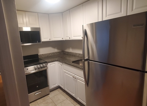 1 bed, 1 bath, 600 sqft, $2,200, Unit 4