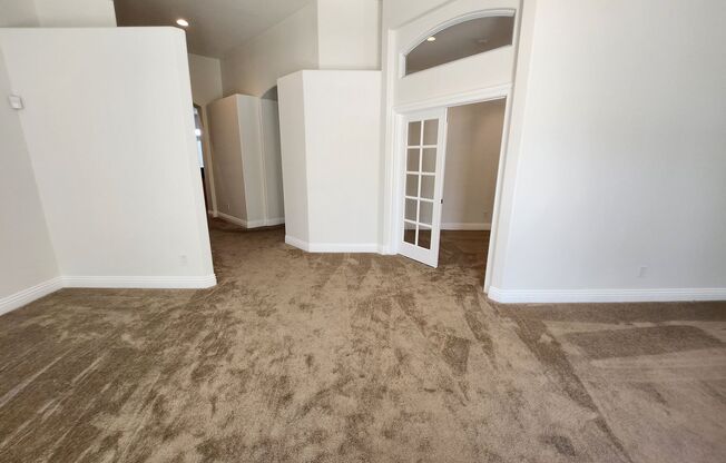 Single Story in Henderson with views! Only $3500 a month!