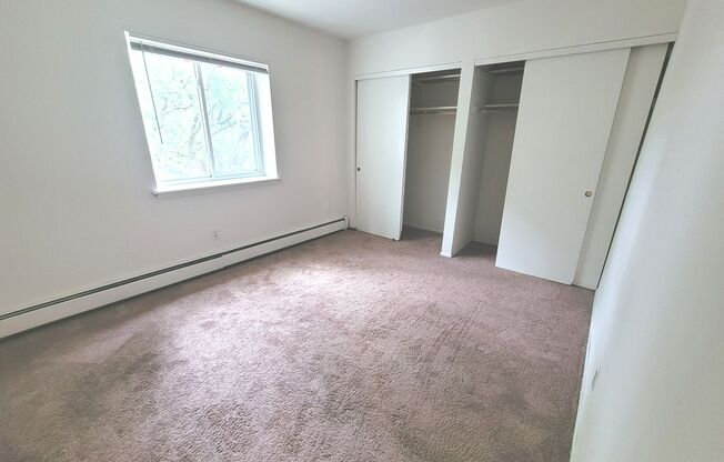 2 beds, 1 bath, $1,400, Unit 316