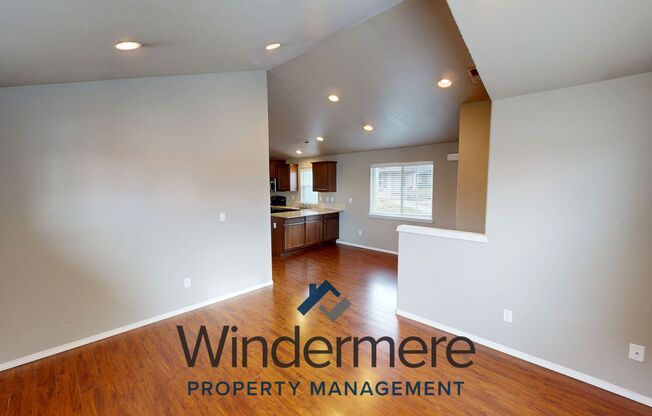 3 beds, 2 baths, 1,064 sqft, $1,595, Unit chin260-1