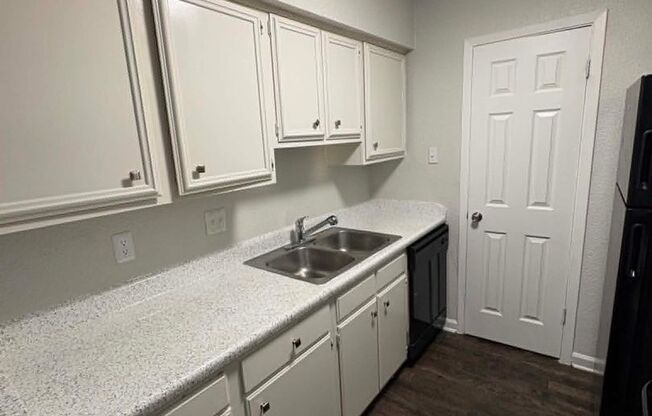 2 beds, 2 baths, 931 sqft, $1,225, Unit 02-0208
