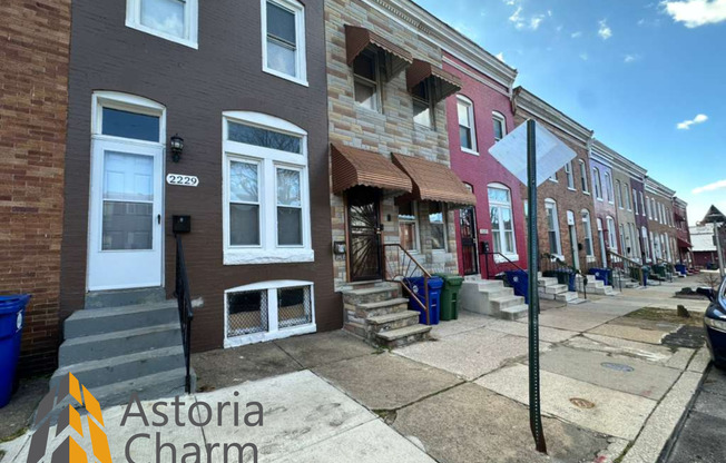 3 Bedroom Rowhome with Deck and Updated Kitchen