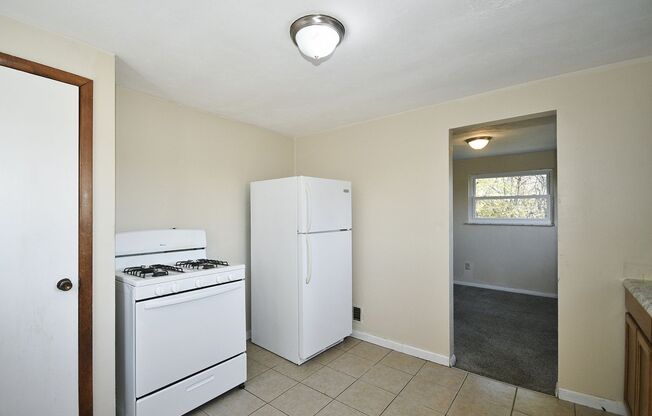 3 beds, 1 bath, $1,200