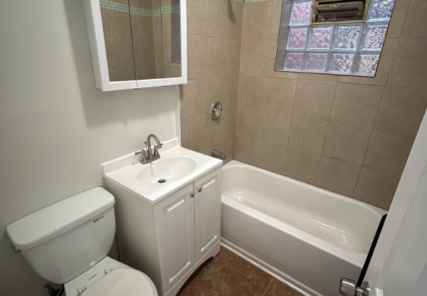 2421 W 60 ST