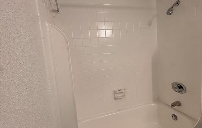 1 bed, 1 bath, 640 sqft, $885, Unit 0704