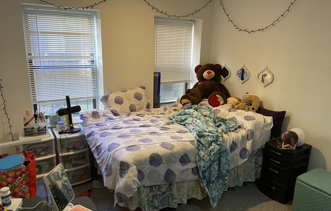 4 beds, 1 bath, $6,600, Unit 1