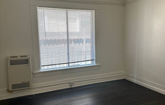 Studio, 1 bath, 550 sqft, $1,400, Unit 103