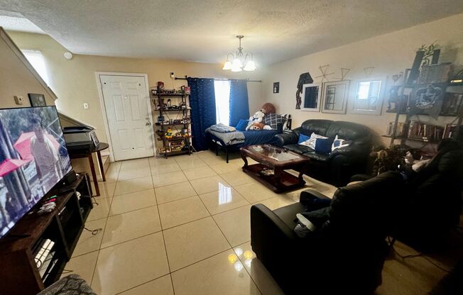 3 beds, 2.5 baths, $1,900