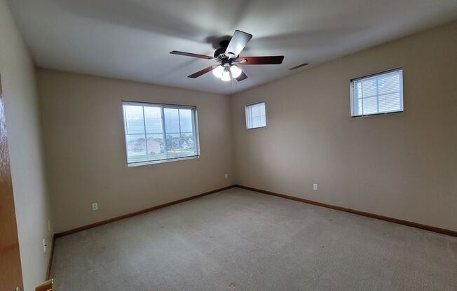 2 beds, 1 bath, $950