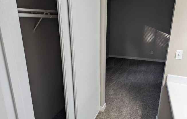 2 beds, 1 bath, 886 sqft, $1,875, Unit J201