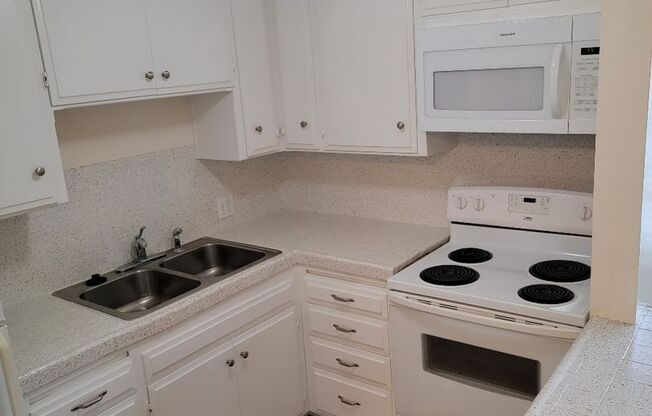 1 bed, 1 bath, 700 sqft, $1,995, Unit 13