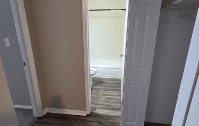 1 bed, 1 bath, 800 sqft, $800, Unit 08