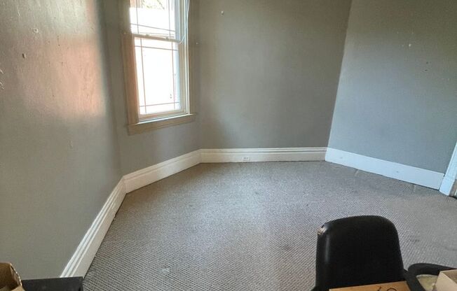 3 beds, 2 baths, $2,700, Unit #02