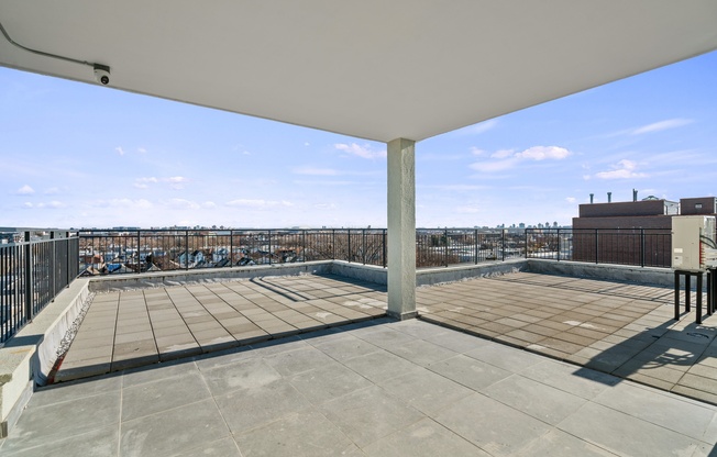 33 25 BLVD 2 E