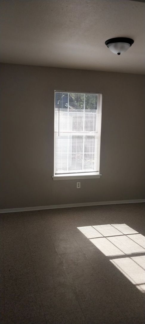 2 beds, 1 bath, 750 sqft, $700, Unit CC177