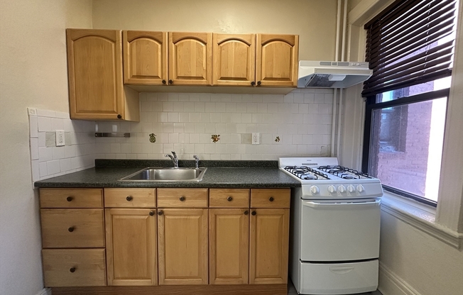 1 bed, 1 bath, 450 sqft, $2,300, Unit 8