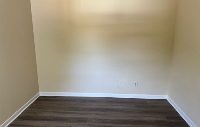 2 beds, 1 bath, 1,000 sqft, $650, Unit Unit 6