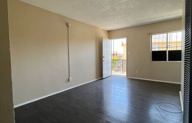 2 beds, 1 bath, $2,450, Unit 6