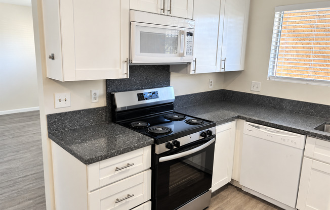 2 beds, 1 bath, 925 sqft, $2,100, Unit 430-B