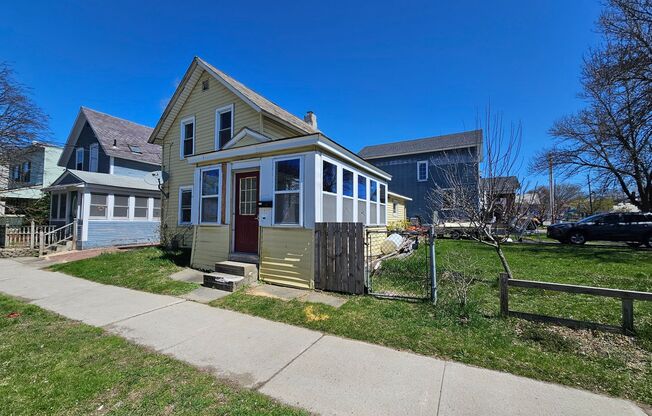 AVAILABLE JUNE 1, 2026 – Renovated 4-Bedroom House Near UVM & Downtown Burlington with Washer/Dryer