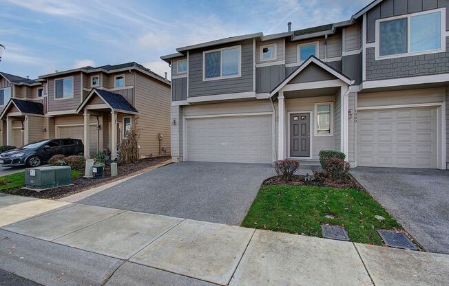 3 BR, 2.5 BA Creekwood Townhome - $500 OFF 1st Mo. Rent!