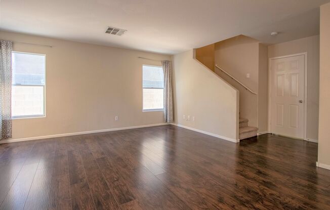 CHARMING 3BD/2BTH 2-STORY HOME!!!