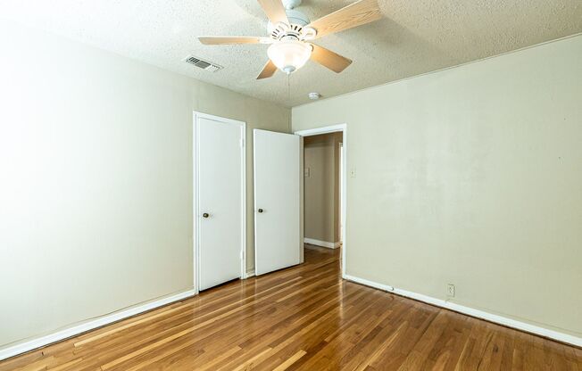 2 beds, 1 bath, $995