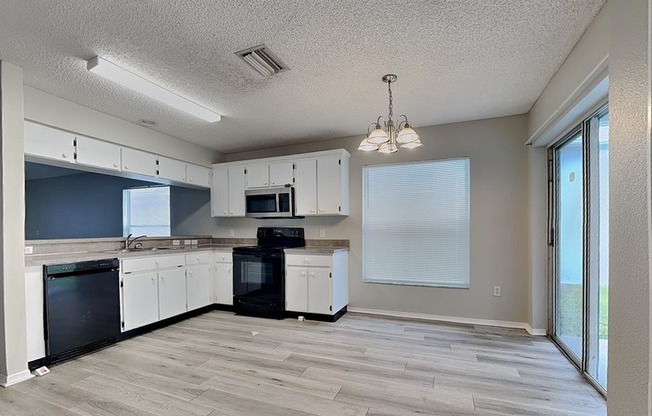 8904 BRIDGEFORD OAKS DR