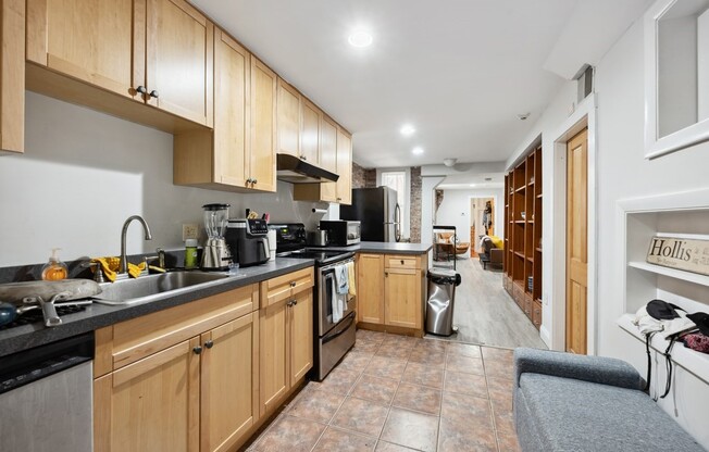 2 beds, 1 bath, 800 sqft, $3,700, Unit 1A