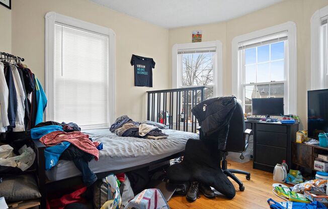 Charming 4 Bedroom-No Broker Fee