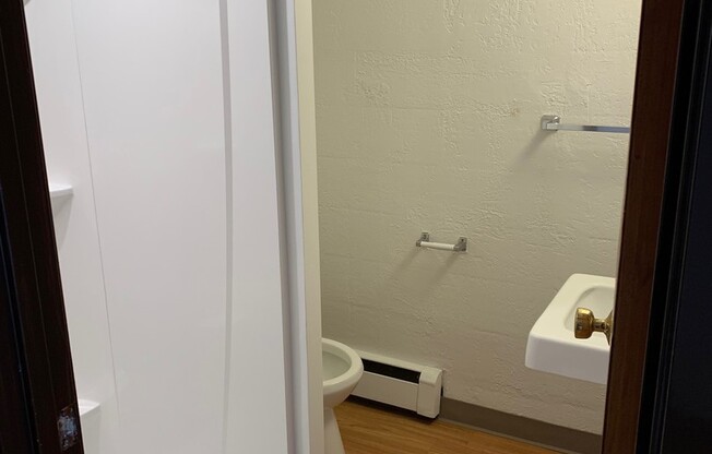 Studio, 1 bath, 400 sqft, $1,195, Unit 109