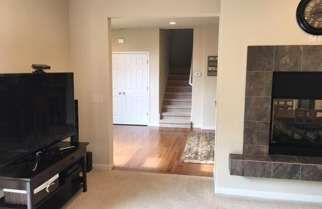 Beautiful 4 Bed/2.5 Bath Home in Lynnwood – Great Location & Spacious Layout