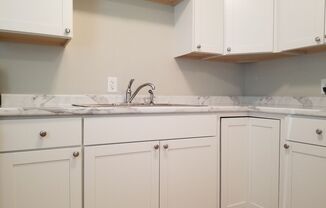 2 bd 1 ba duplex in a Great Location
