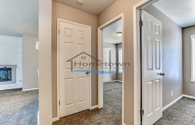 2 beds, 1 bath, 896 sqft, $1,400, Unit Unit 3