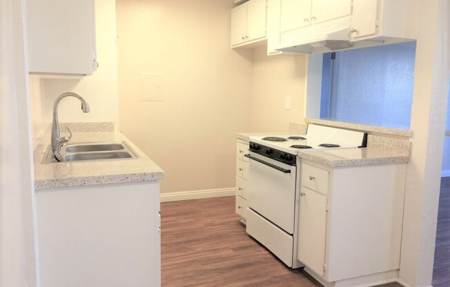 1 bed, 1 bath, 720 sqft, $2,300, Unit 79