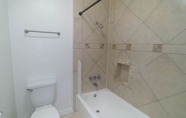 2 beds, 2 baths, 940 sqft, $2,895, Unit 406
