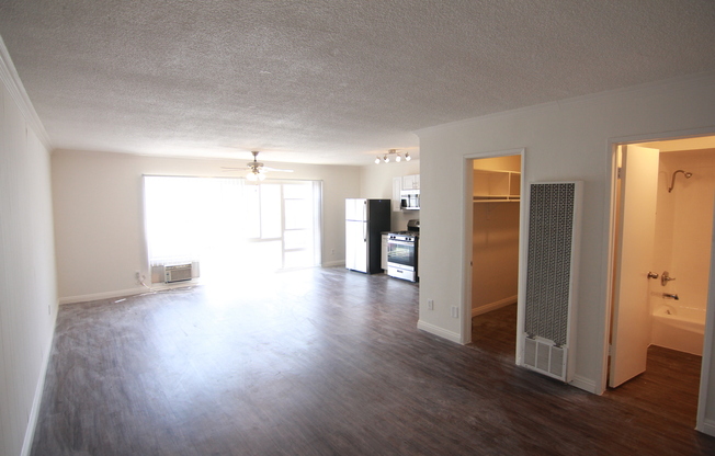 Studio, 1 bath, 495 sqft, $1,595